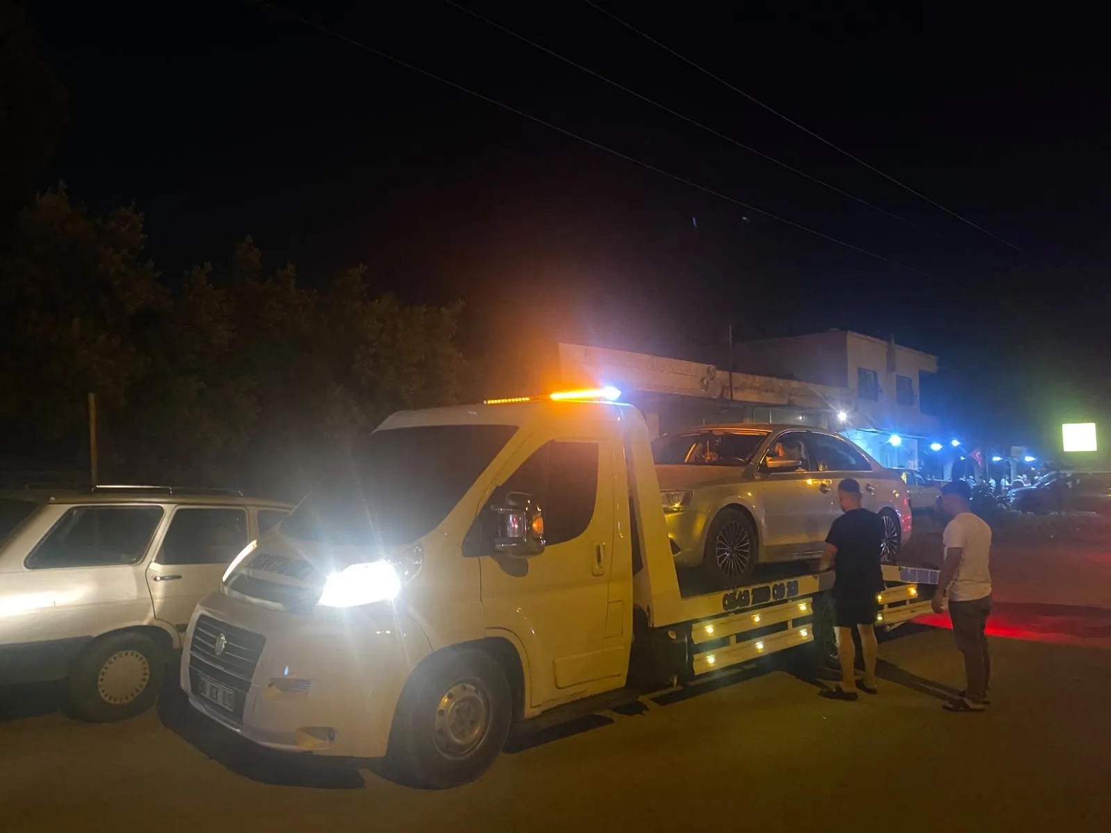 Gece araç çekici operasyonu