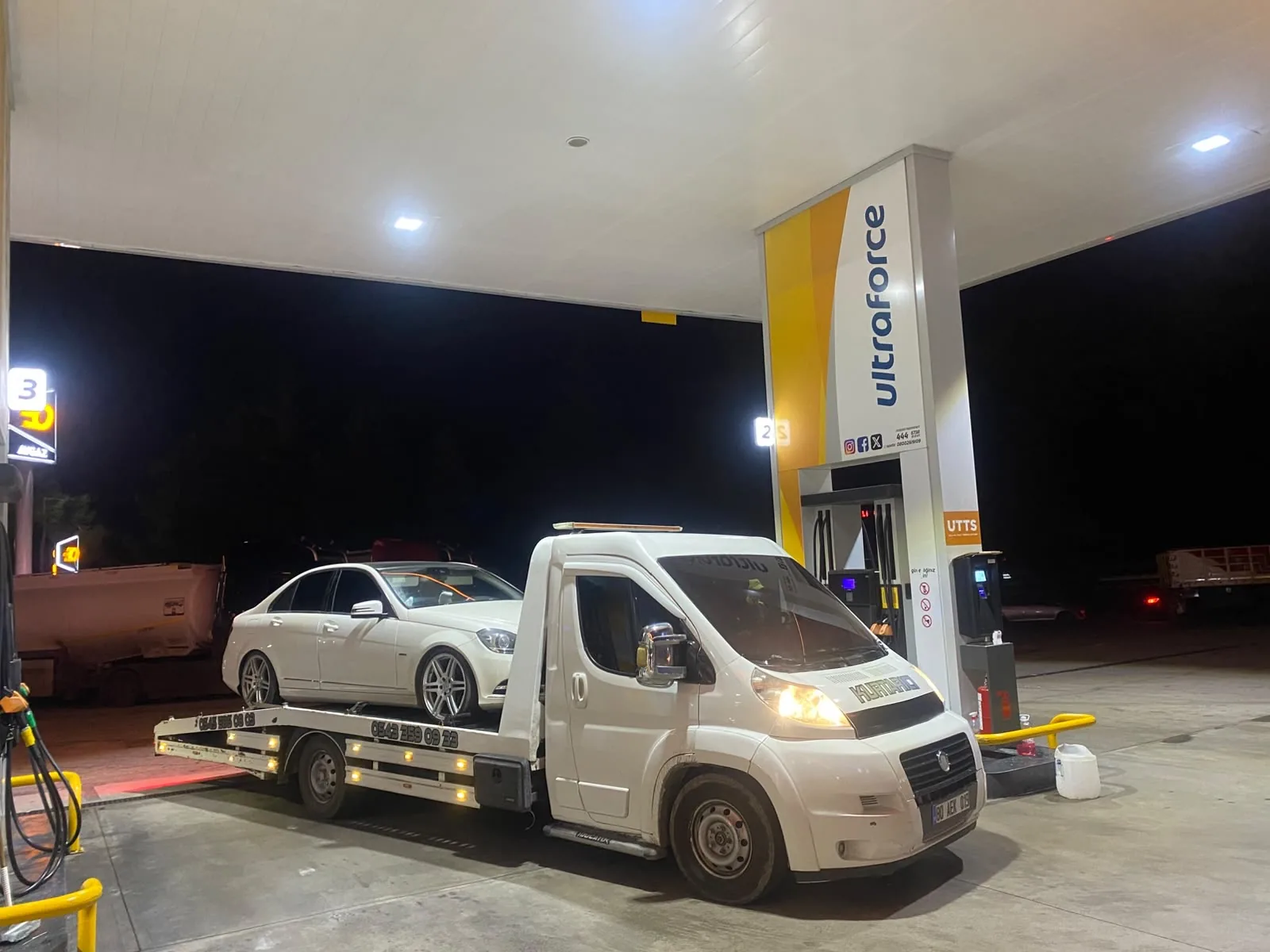 Gece oto kurtarma hizmeti